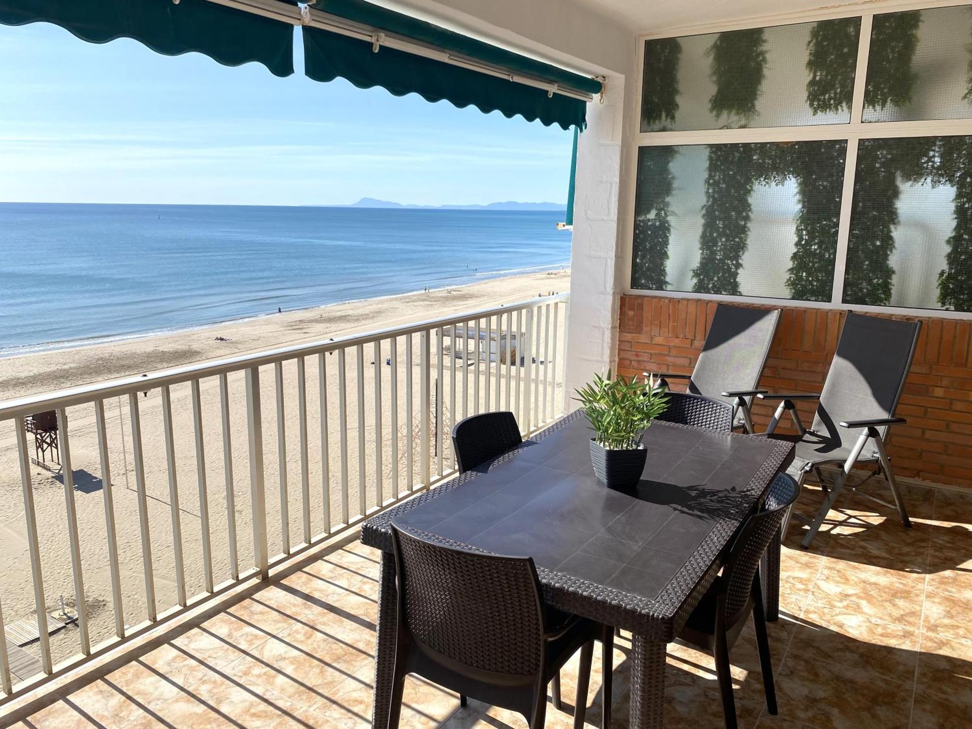 Beachfront And Renovated Apartment Cullera Εξωτερικό φωτογραφία